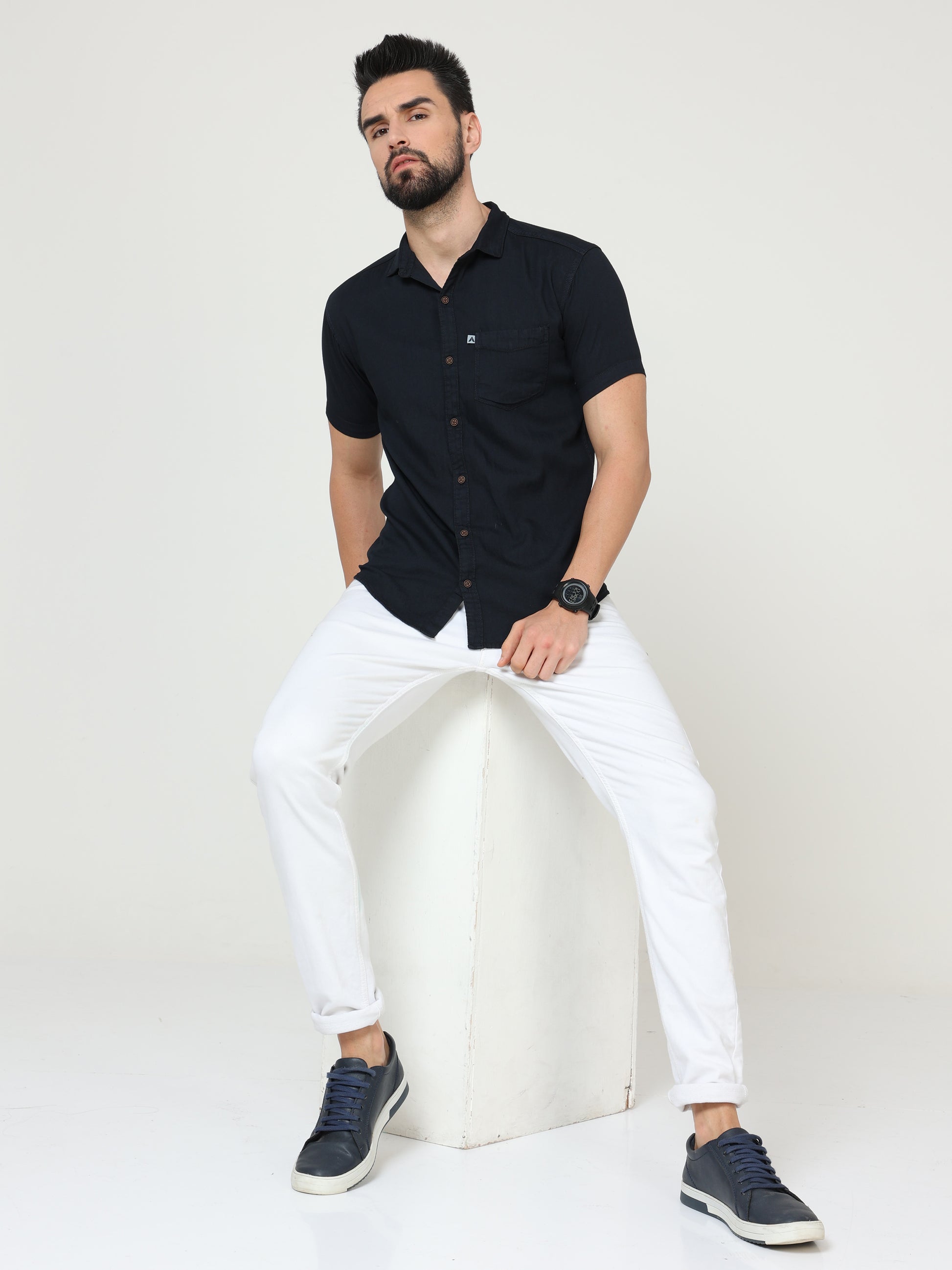 Solid Cut Away Collor Denim Half Sleeve Shirts for Men