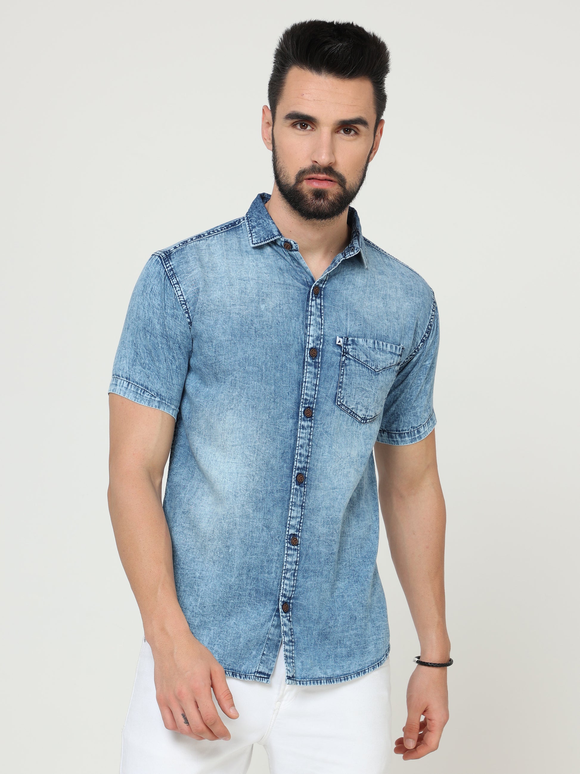 Heavy Washed Single Pocket Cut Away Collor Mens Half Sleeve Denim Shirt
