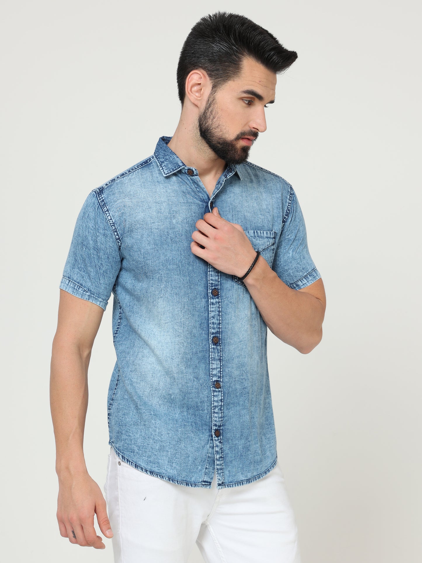Heavy Washed Single Pocket Cut Away Collor Mens Half Sleeve Denim Shirt
