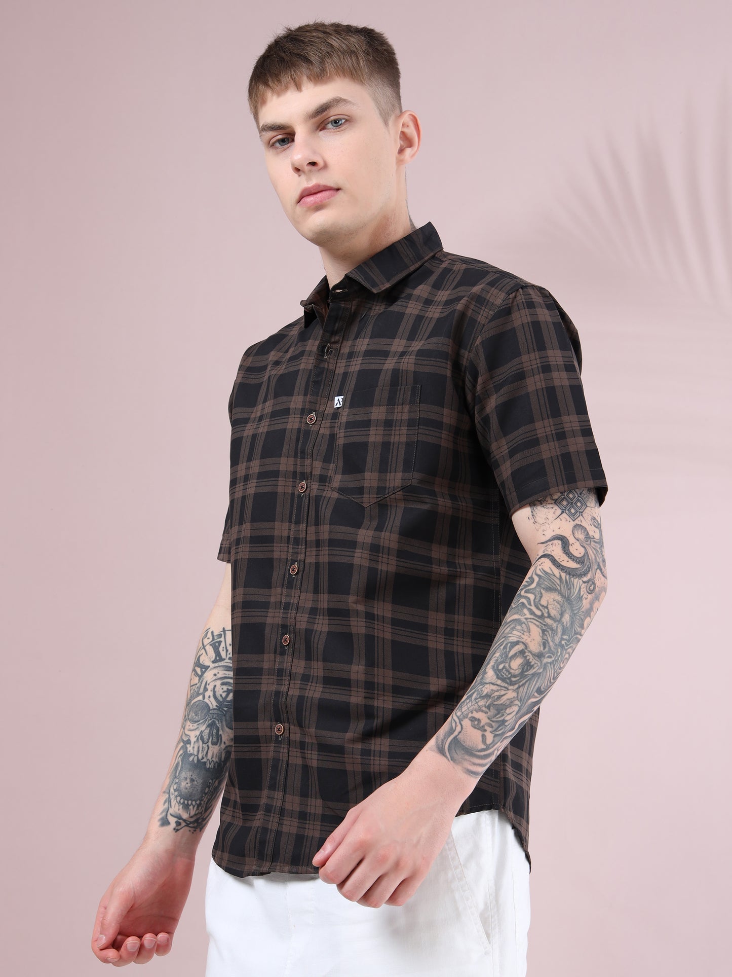men’s brown and black checked casual short sleeve shirt in slim fit design.