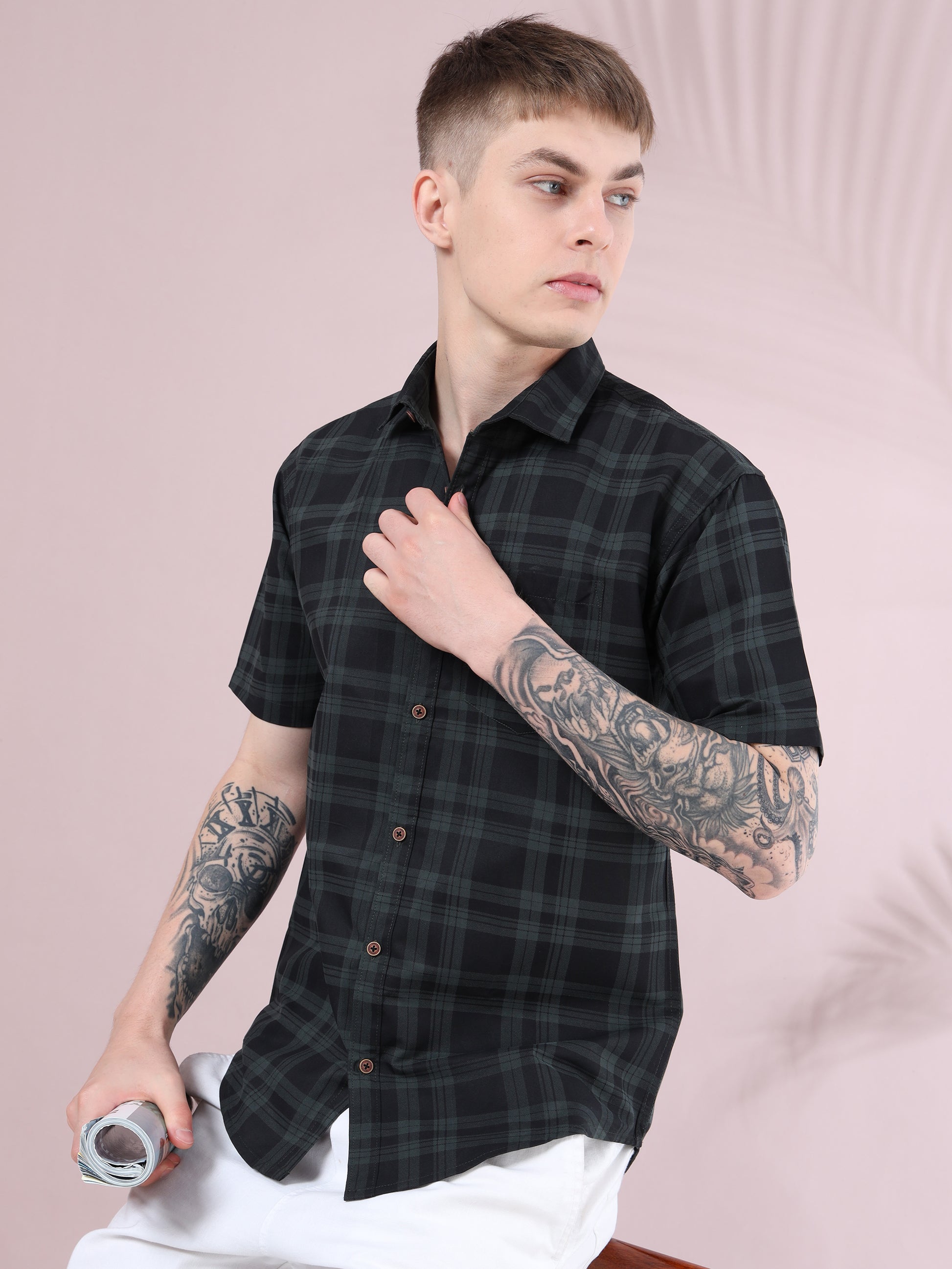 Men’s black and green checkered short sleeve casual shirt with button-down front