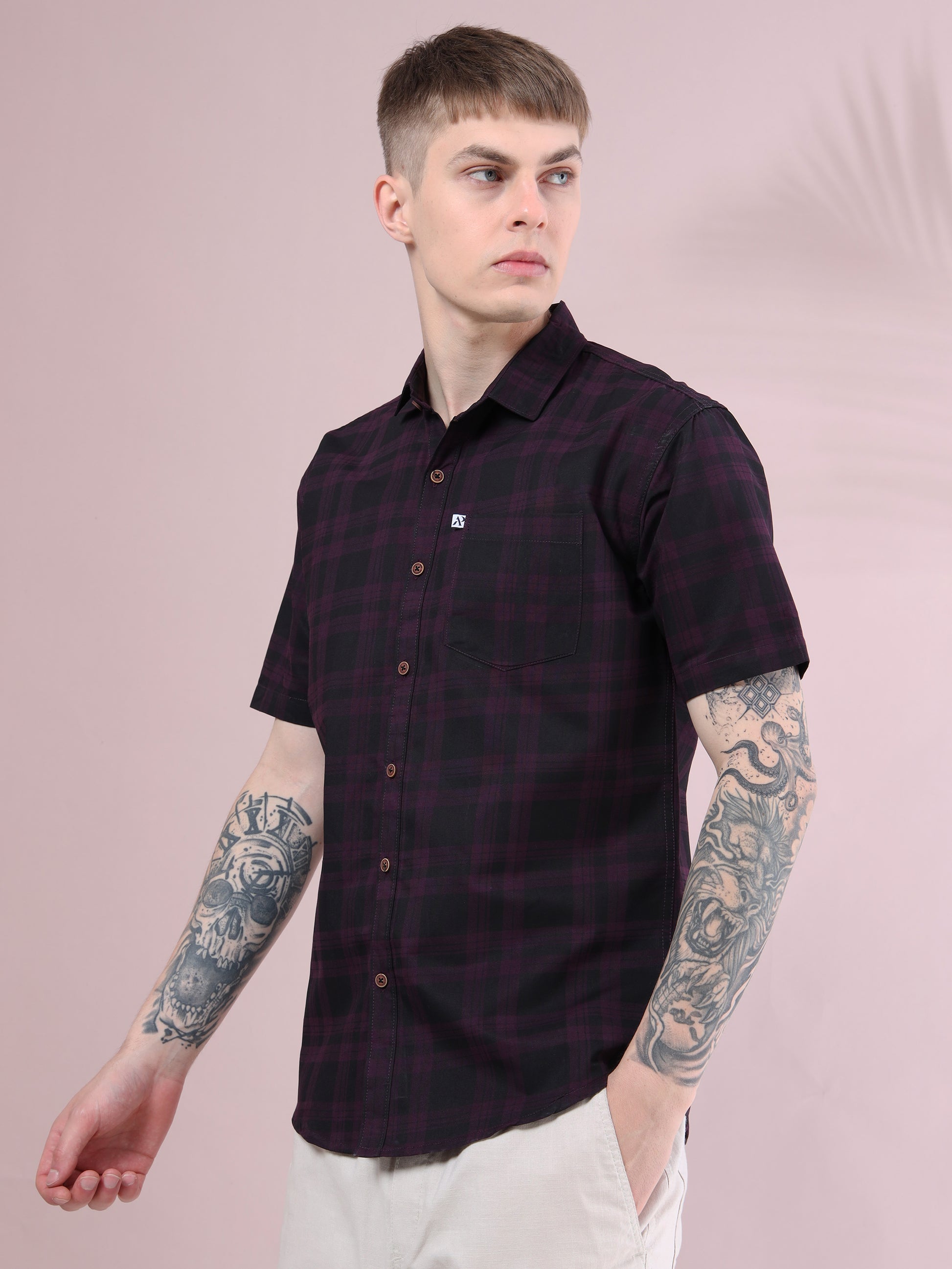 Stylish men’s purple and black checked casual short sleeve shirt in regular fit design.