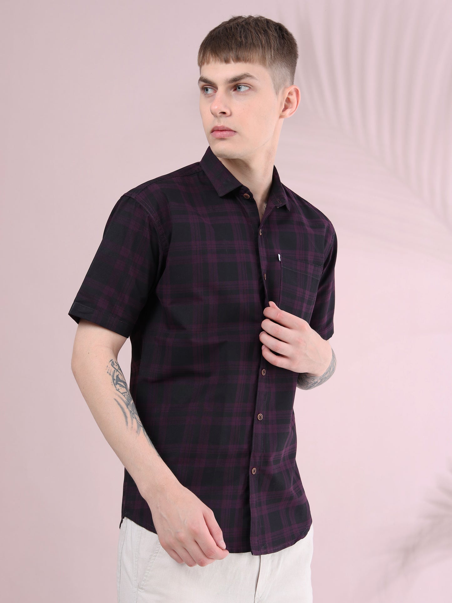 Stylish men’s purple and black checked casual short sleeve shirt in regular fit design.