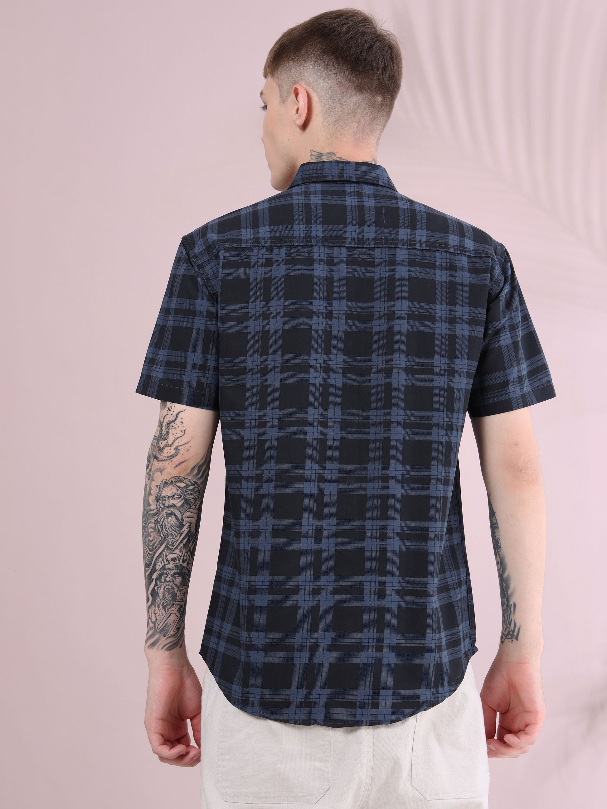 Back view of men’s ash grey and black checked short sleeve casual shirt.