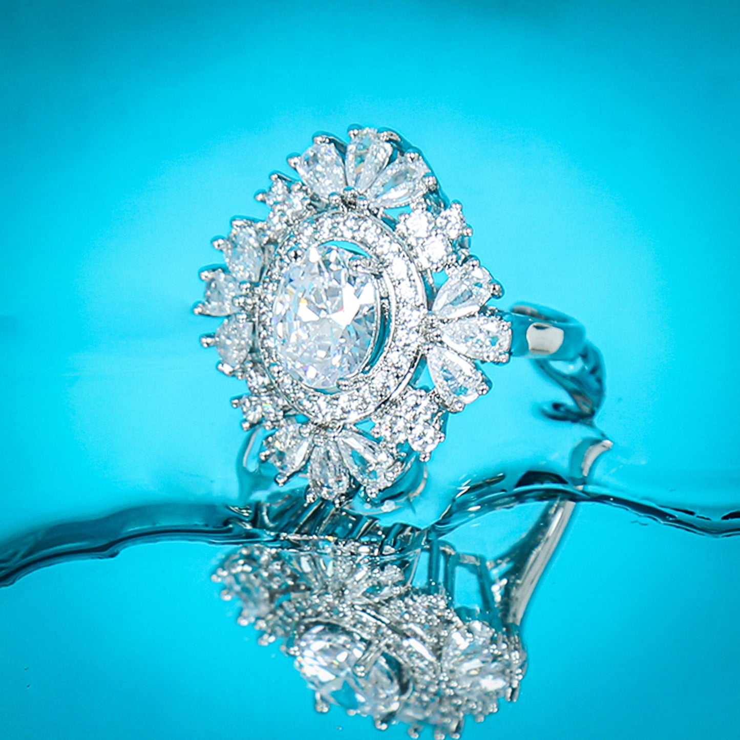 Luxury zirconic stone flower halo ring with sparkling silver setting