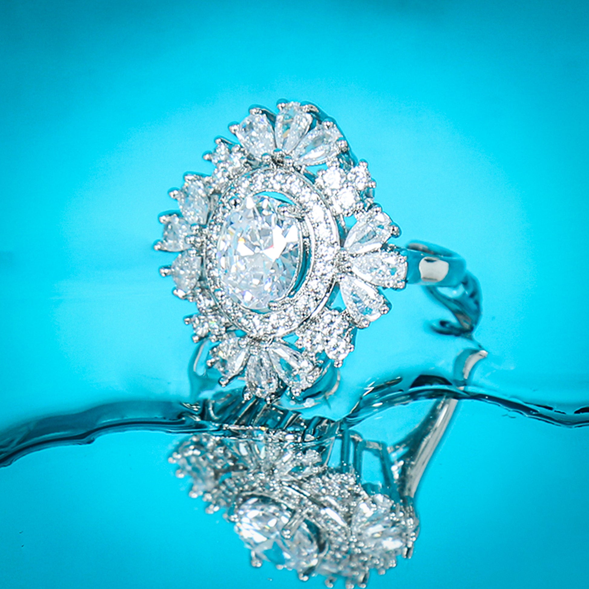 Luxury zirconic stone flower halo ring with sparkling silver setting