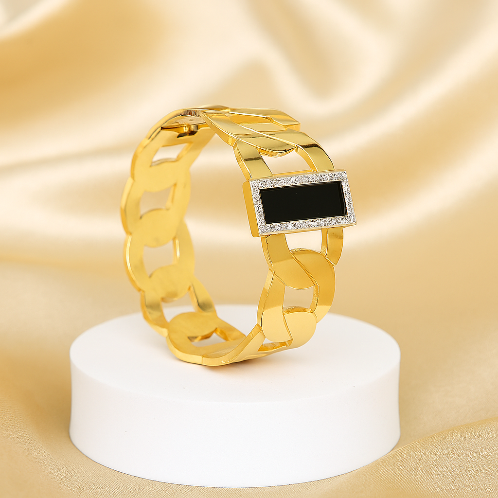 Stylish gold-plated chunky chain bracelet with a rectangular black onyx centerpiece