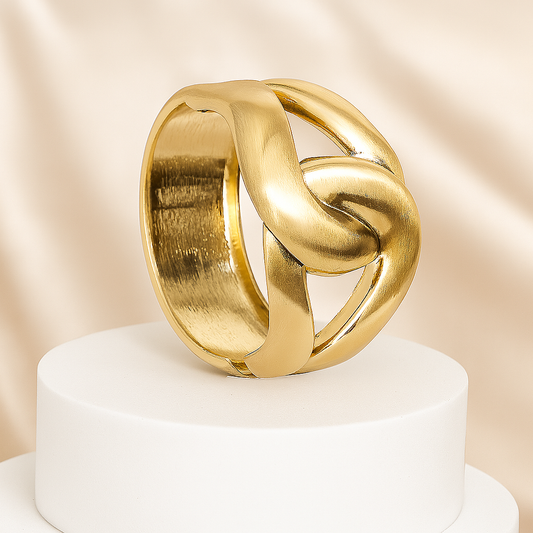 Elegant gold-plated chunky knot design bracelet