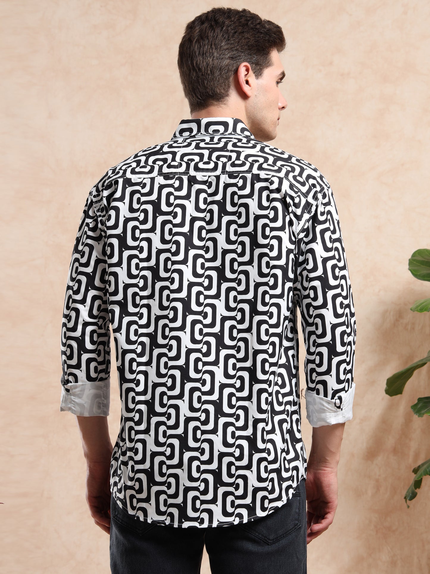 GEOMETRY PRINT Men's Black Geometric Print Shirt