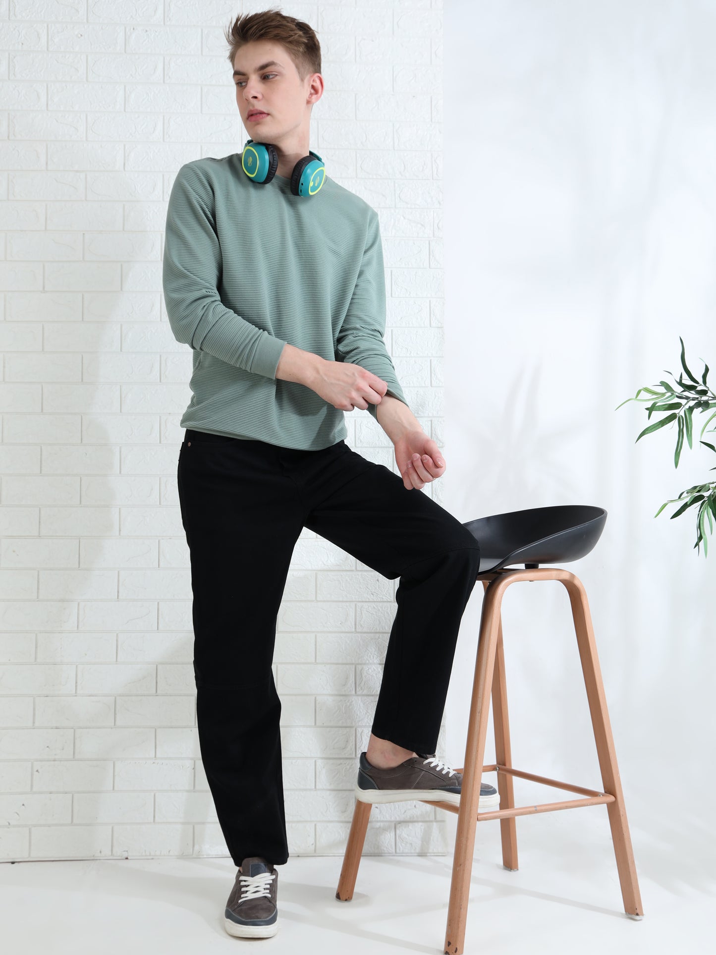 Men's black washed denim jeans