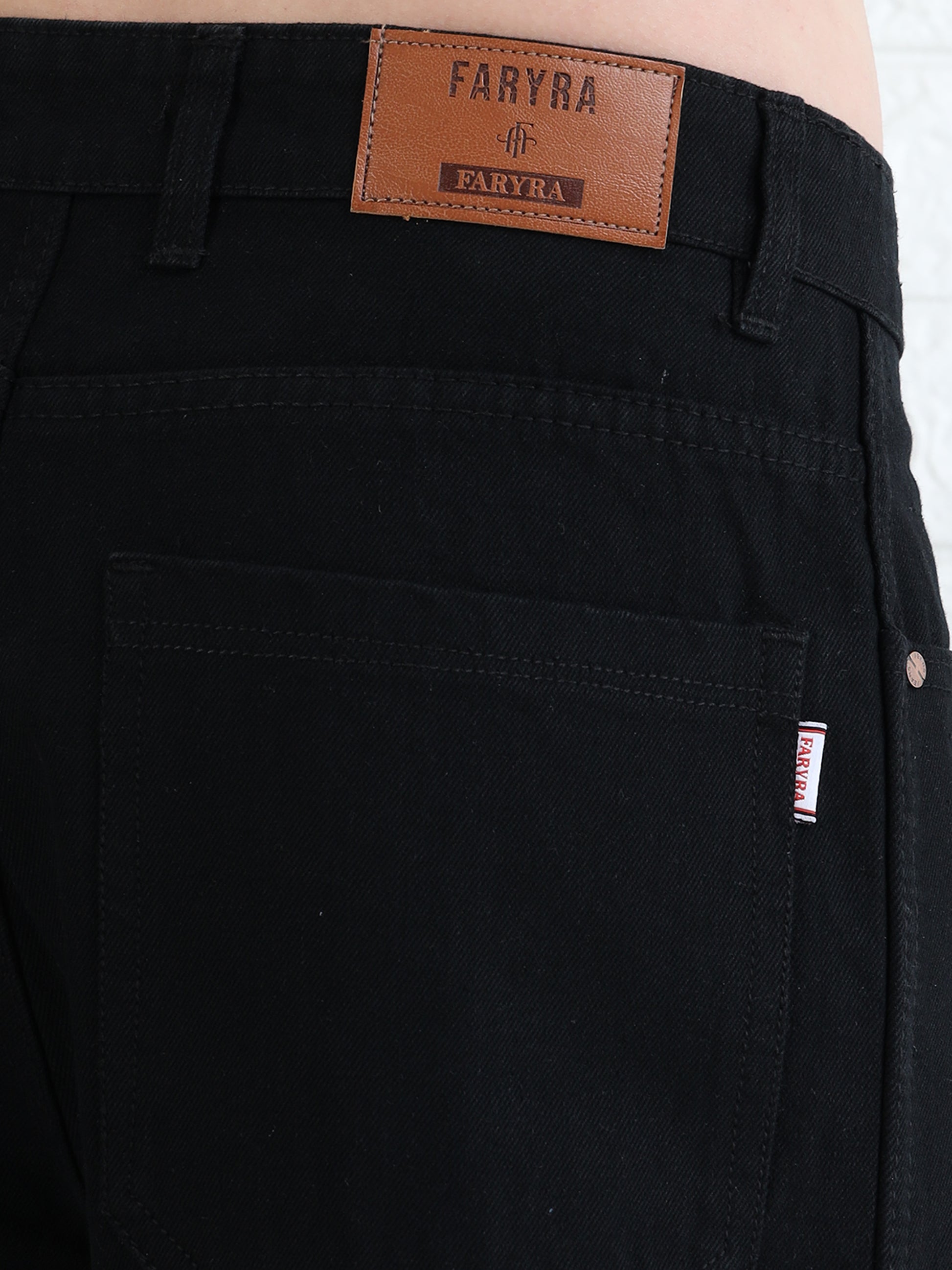 Fashionable men's straight leg jeans