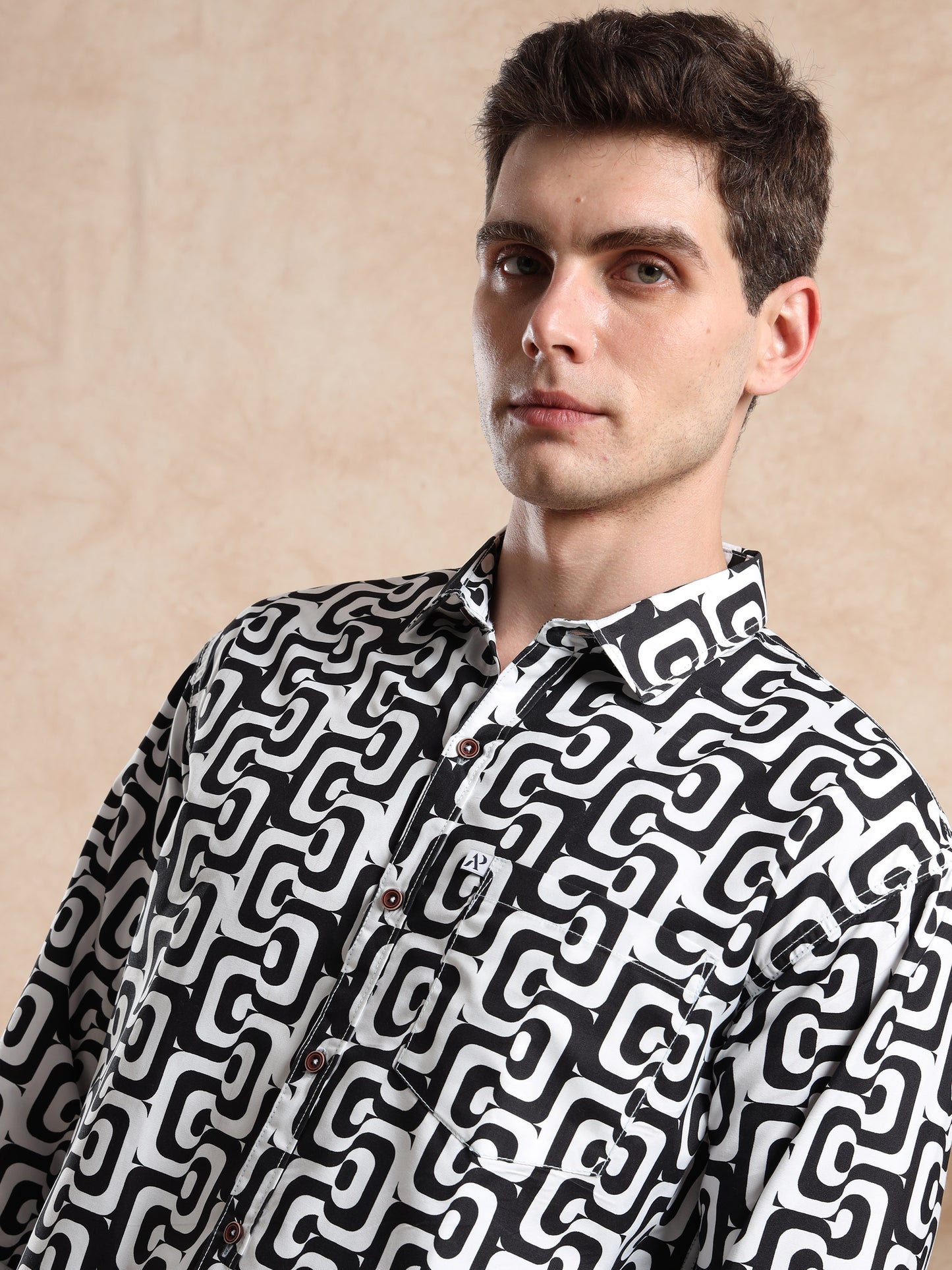 Men, geometric pattern black and white shirt with collar and pocket detail