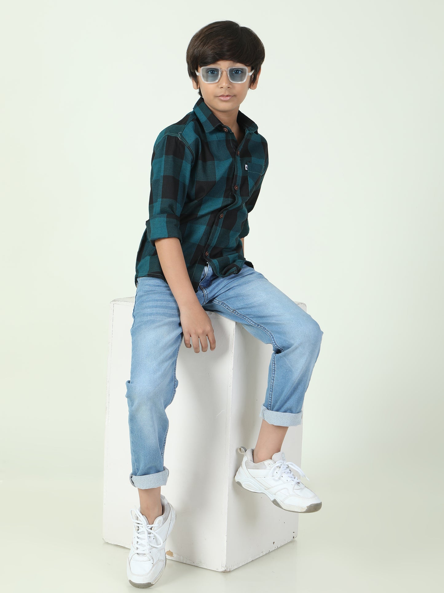 Tomtom Cotton Blend Blue Checks Casual Shirts For Boys