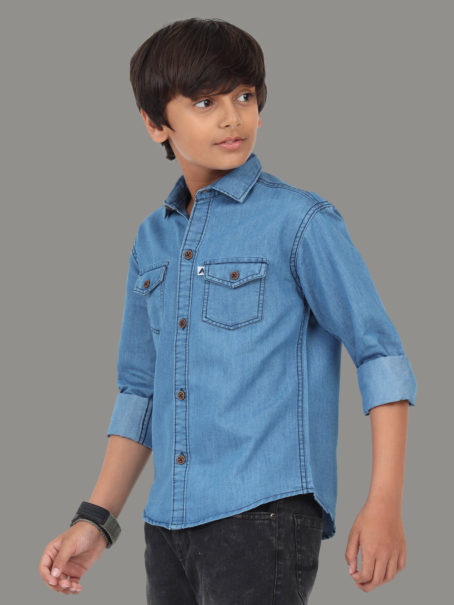Light Blue Double Pocket Cut Away Collo Denim Boys Fashion Shirt