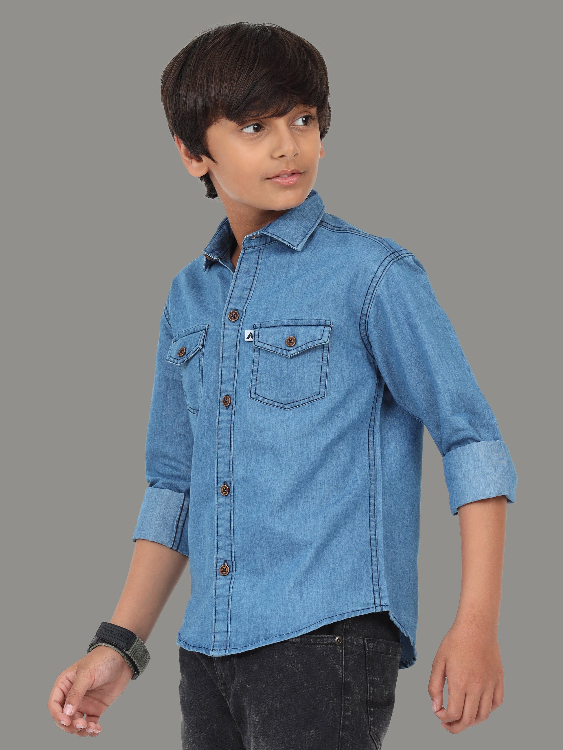 Light Blue Double Pocket Cut Away Collo Denim Boys Fashion Shirt