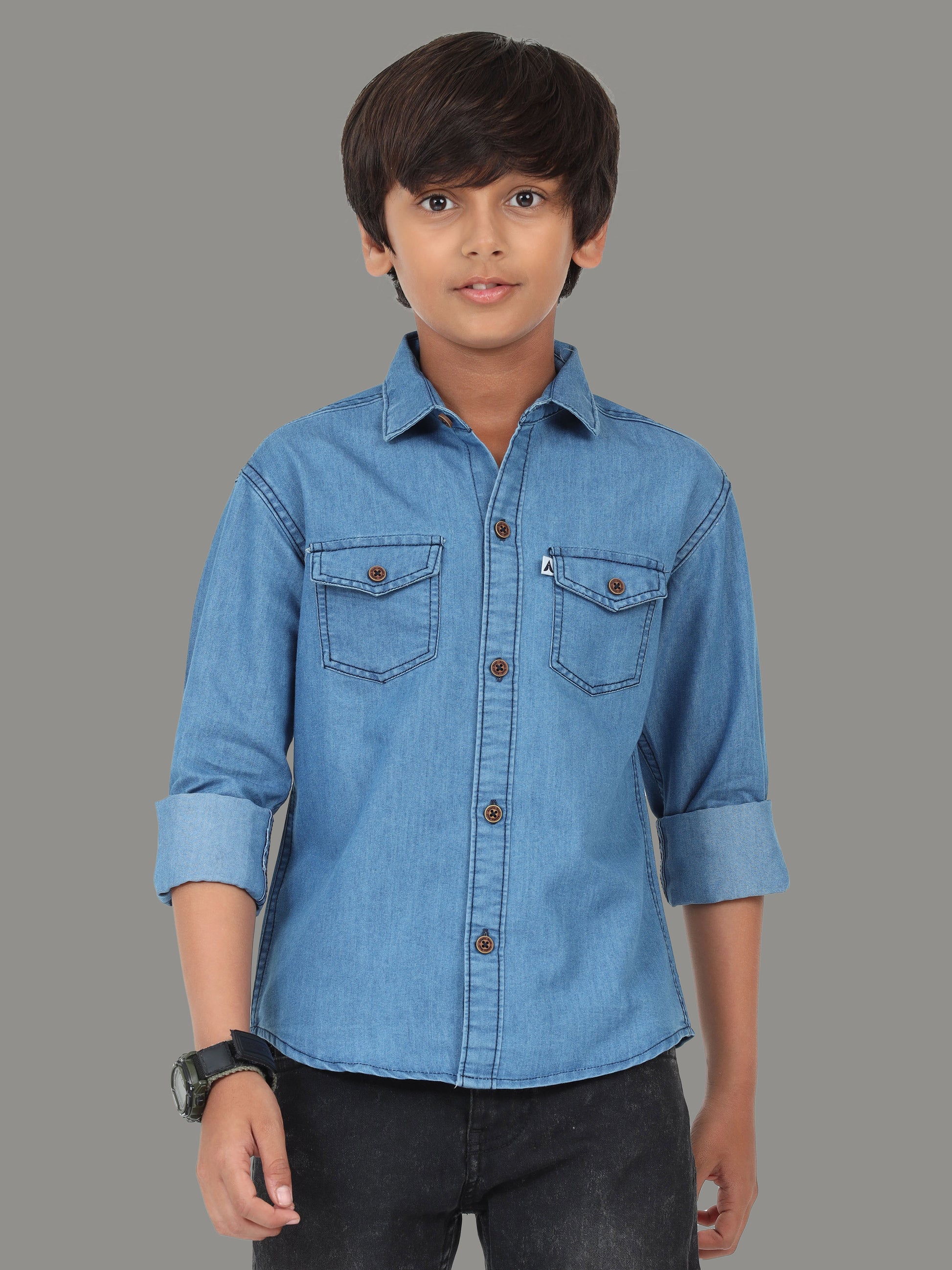 Light Blue Double Pocket Cut Away Collo Denim Boys Fashion Shirt