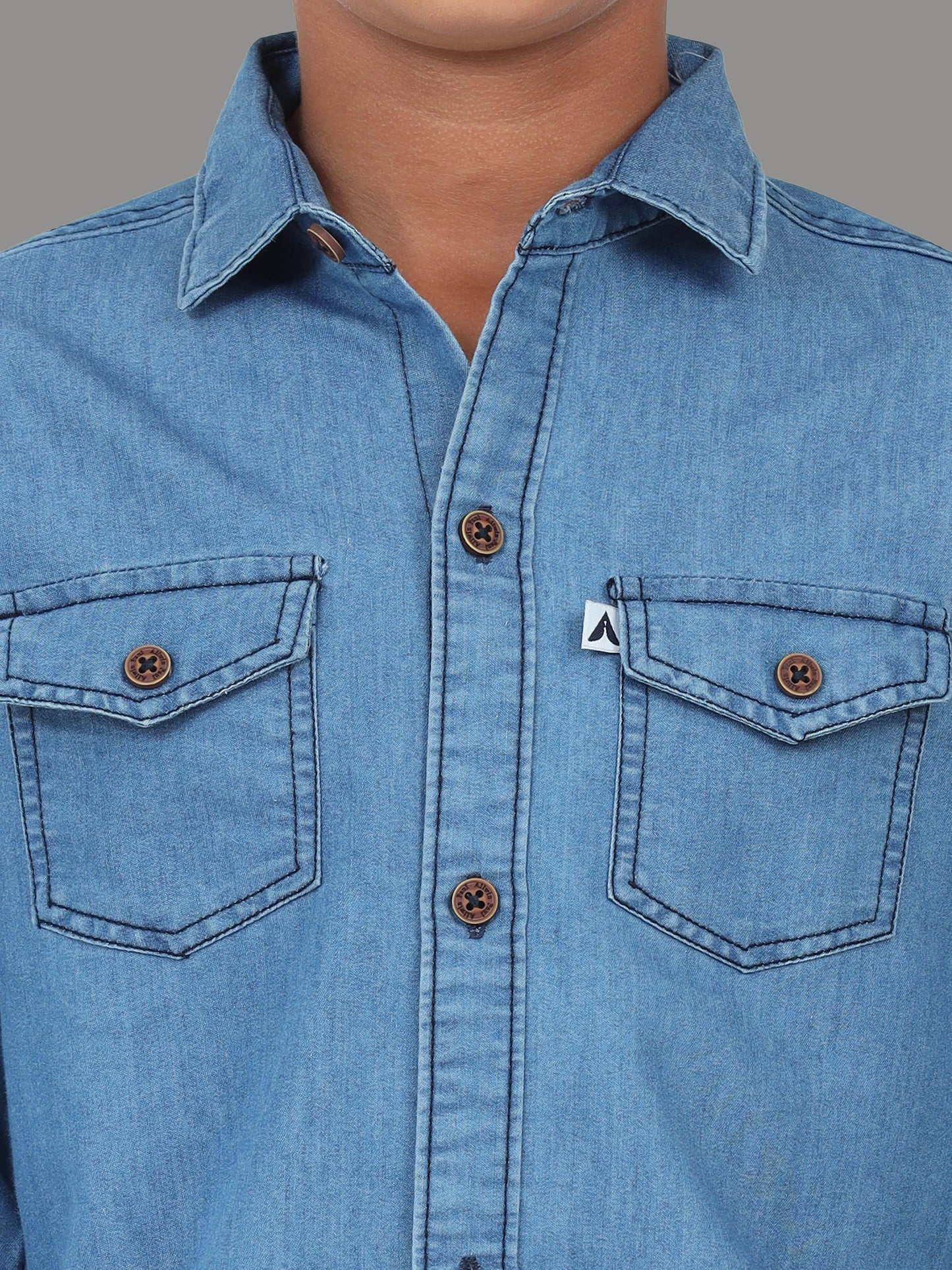 Light Blue Double Pocket Cut Away Collo Denim Boys Fashion Shirt