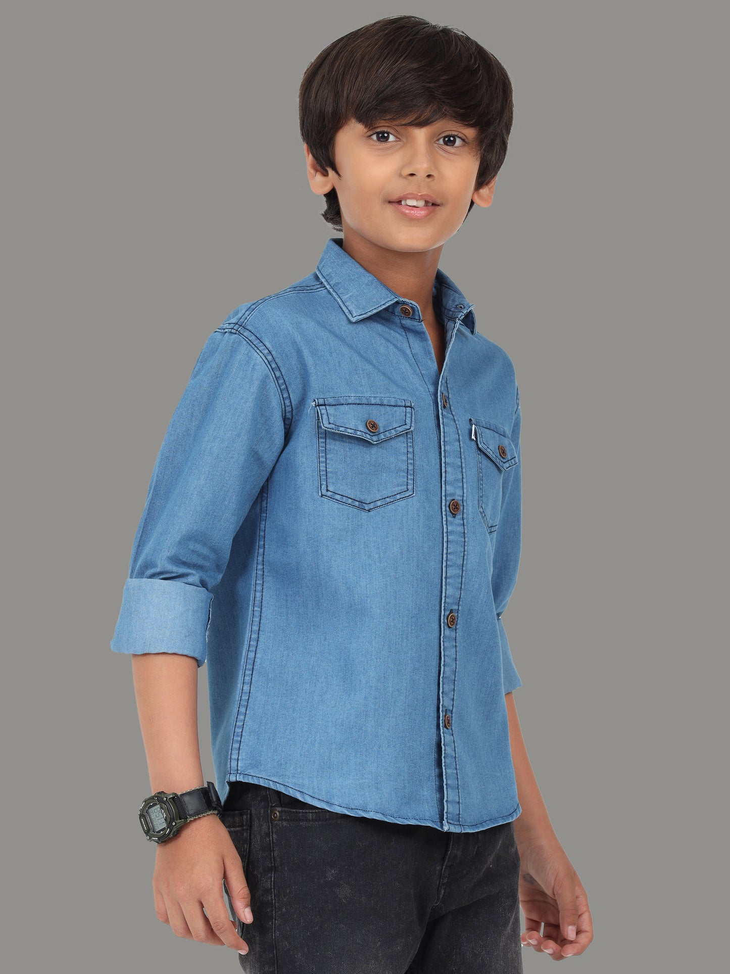 Light Blue Double Pocket Cut Away Collo Denim Boys Fashion Shirt