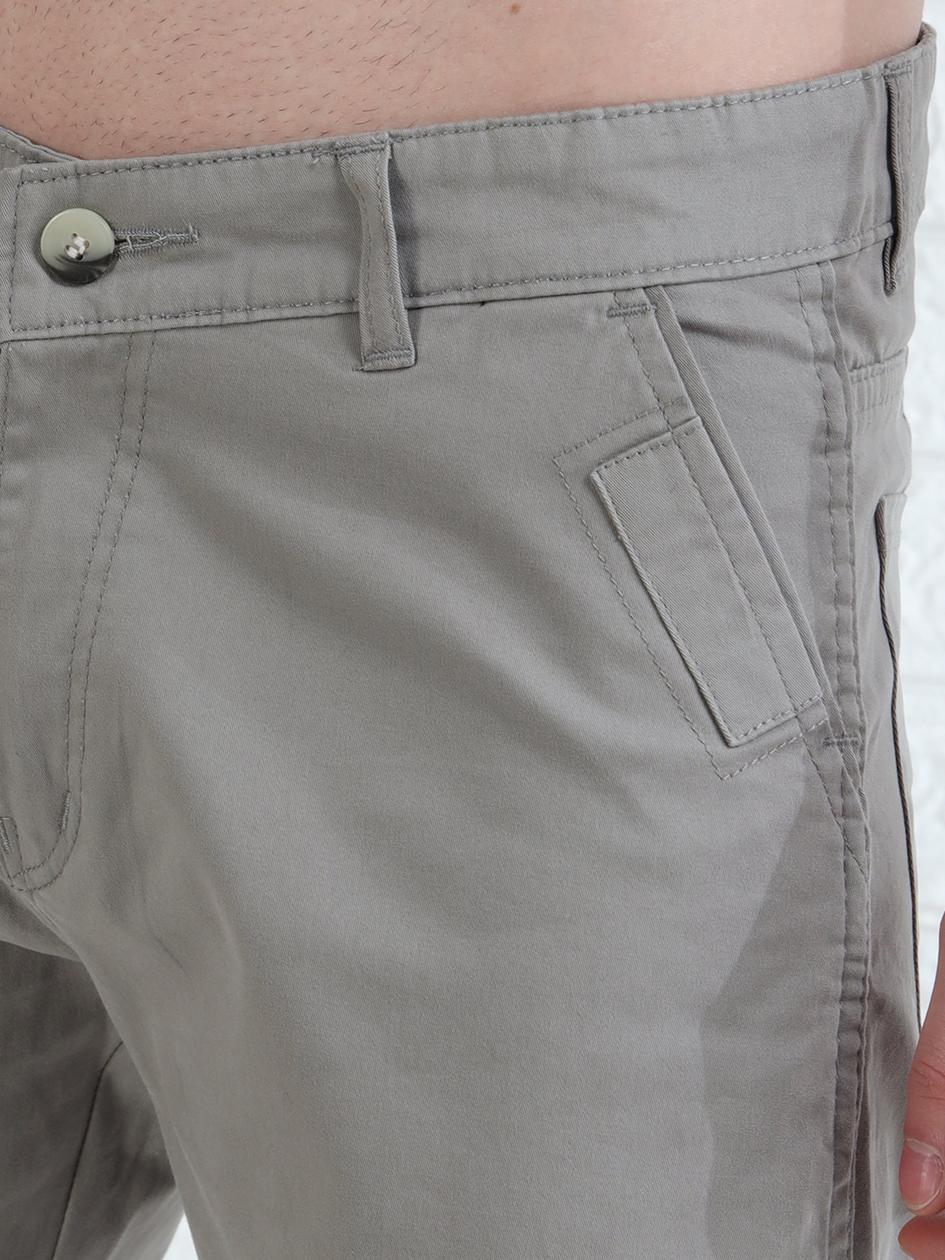 Men's slim fit cotton cargos with flap pockets and everyday wear style