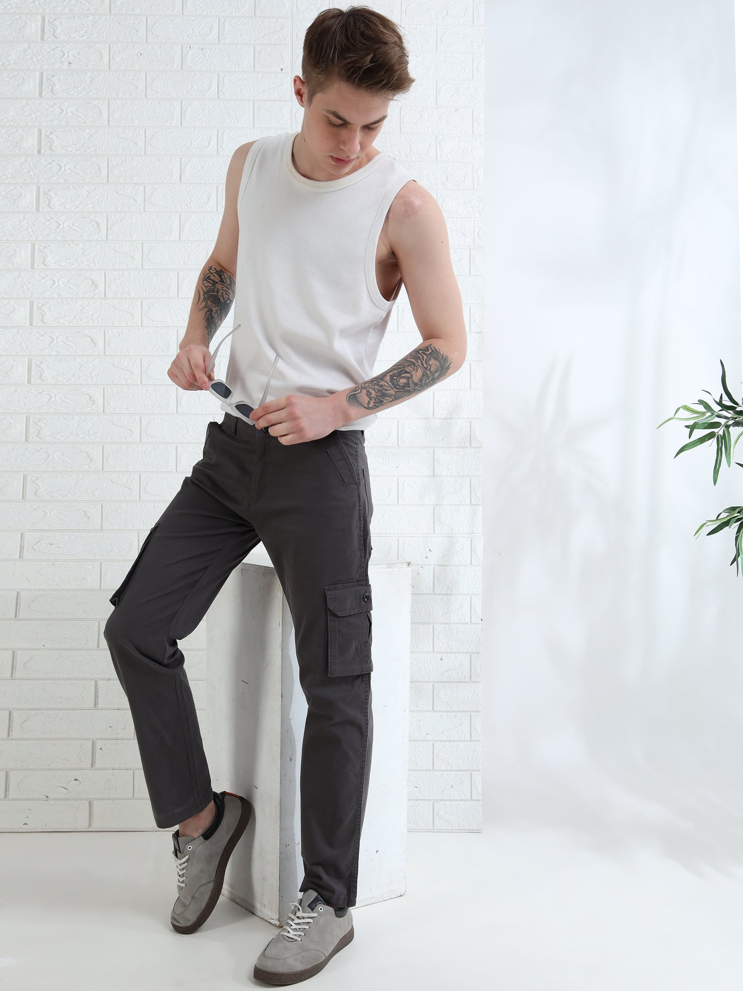 Utility style men's dark grey cargos