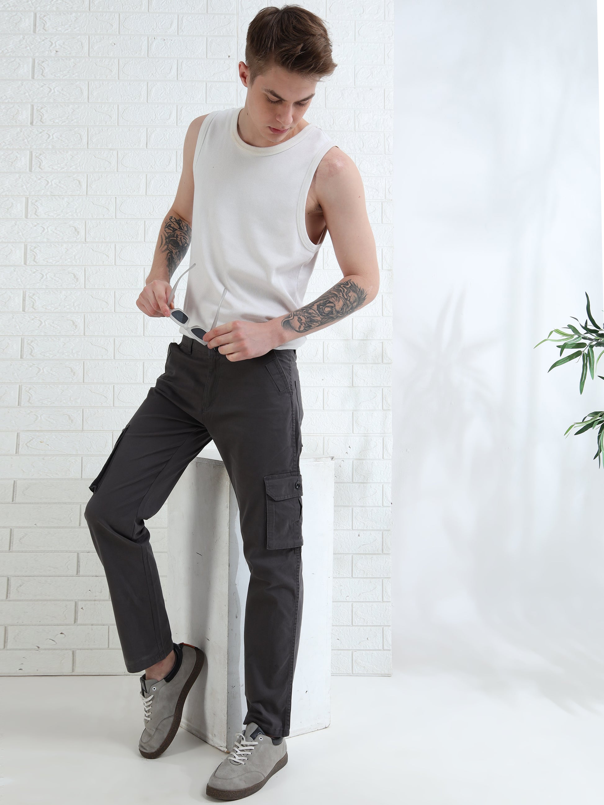Utility style men's dark grey cargos