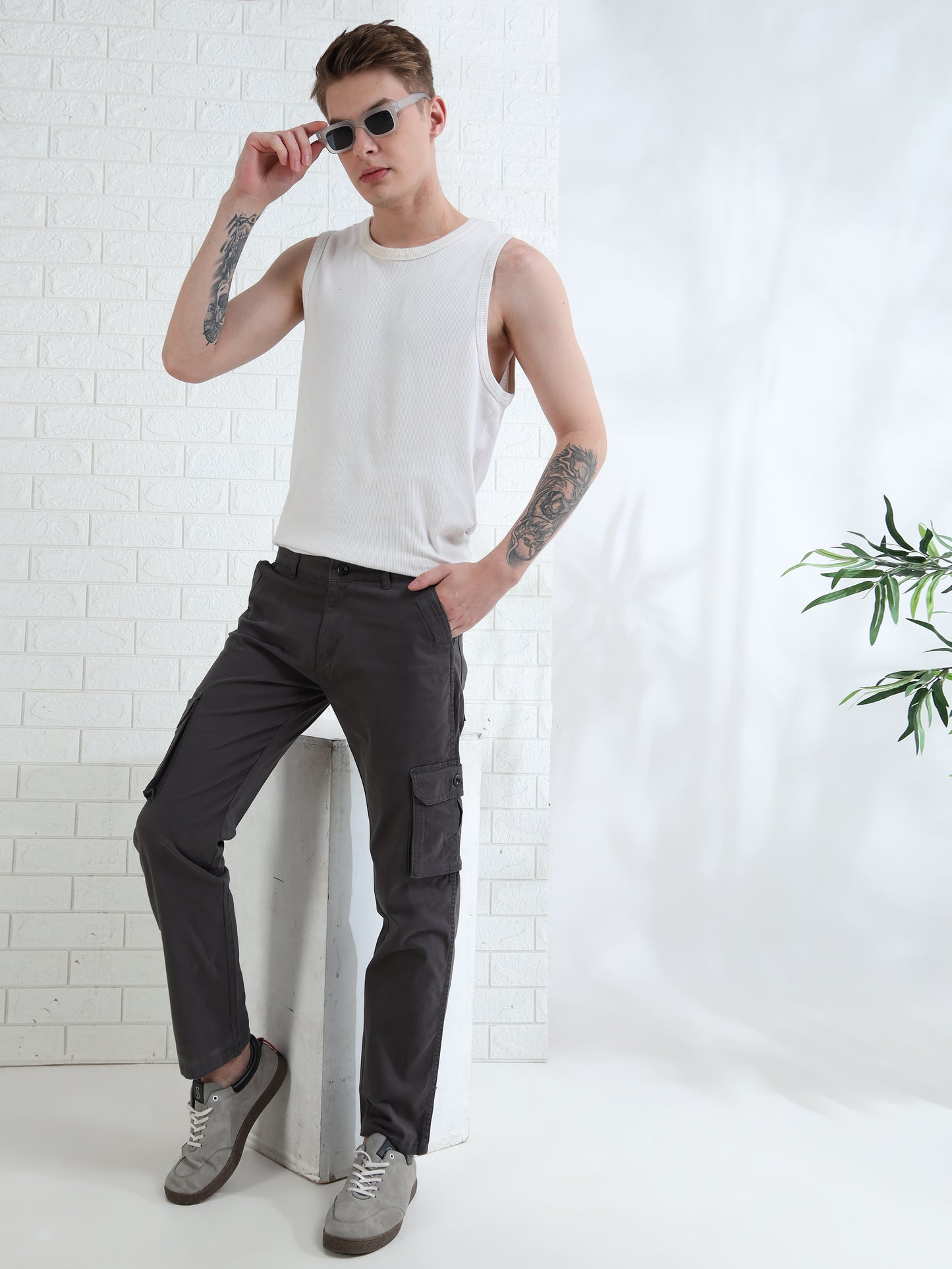 Utility style men's dark grey cargos