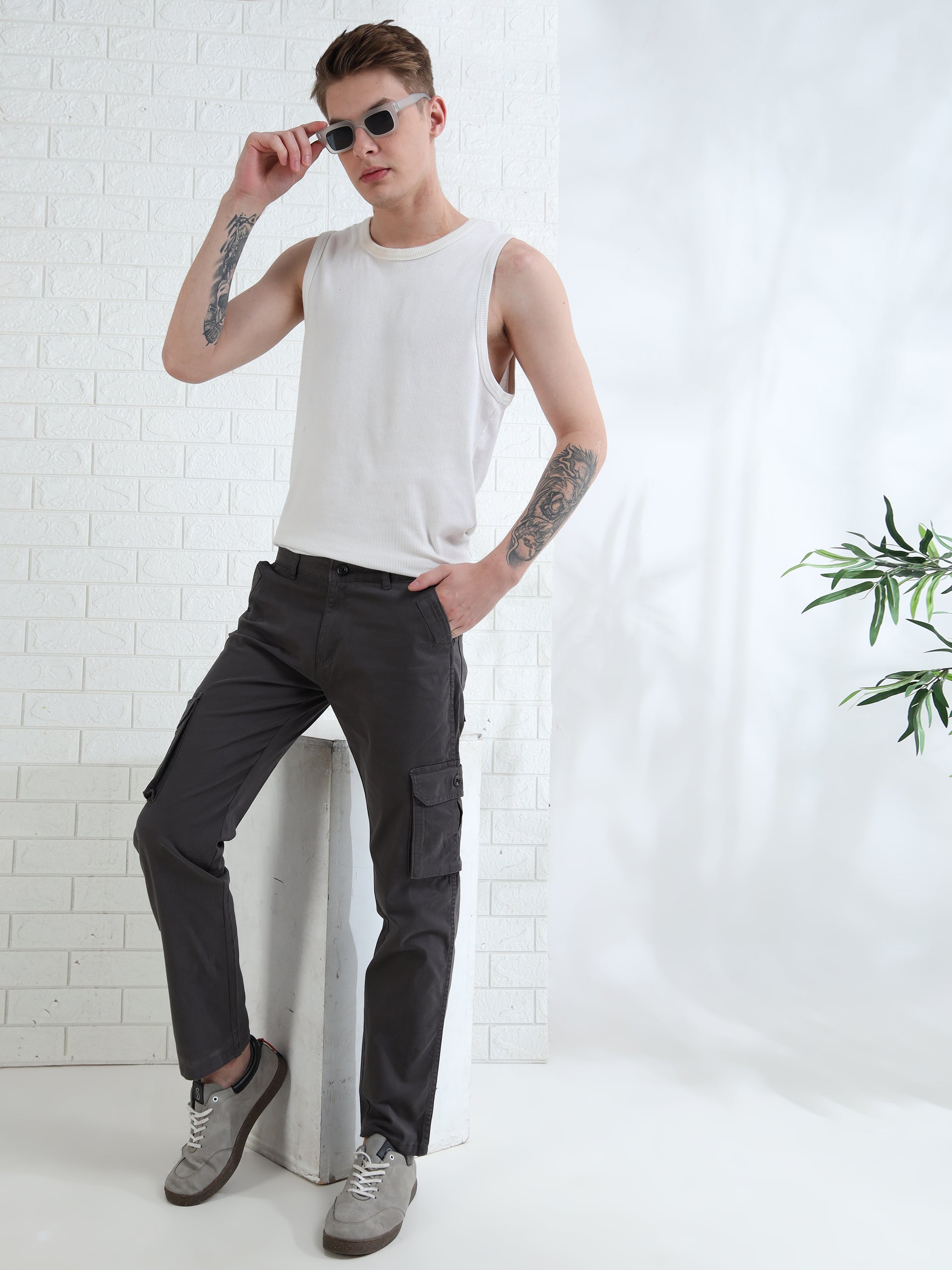 Utility style men's dark grey cargos