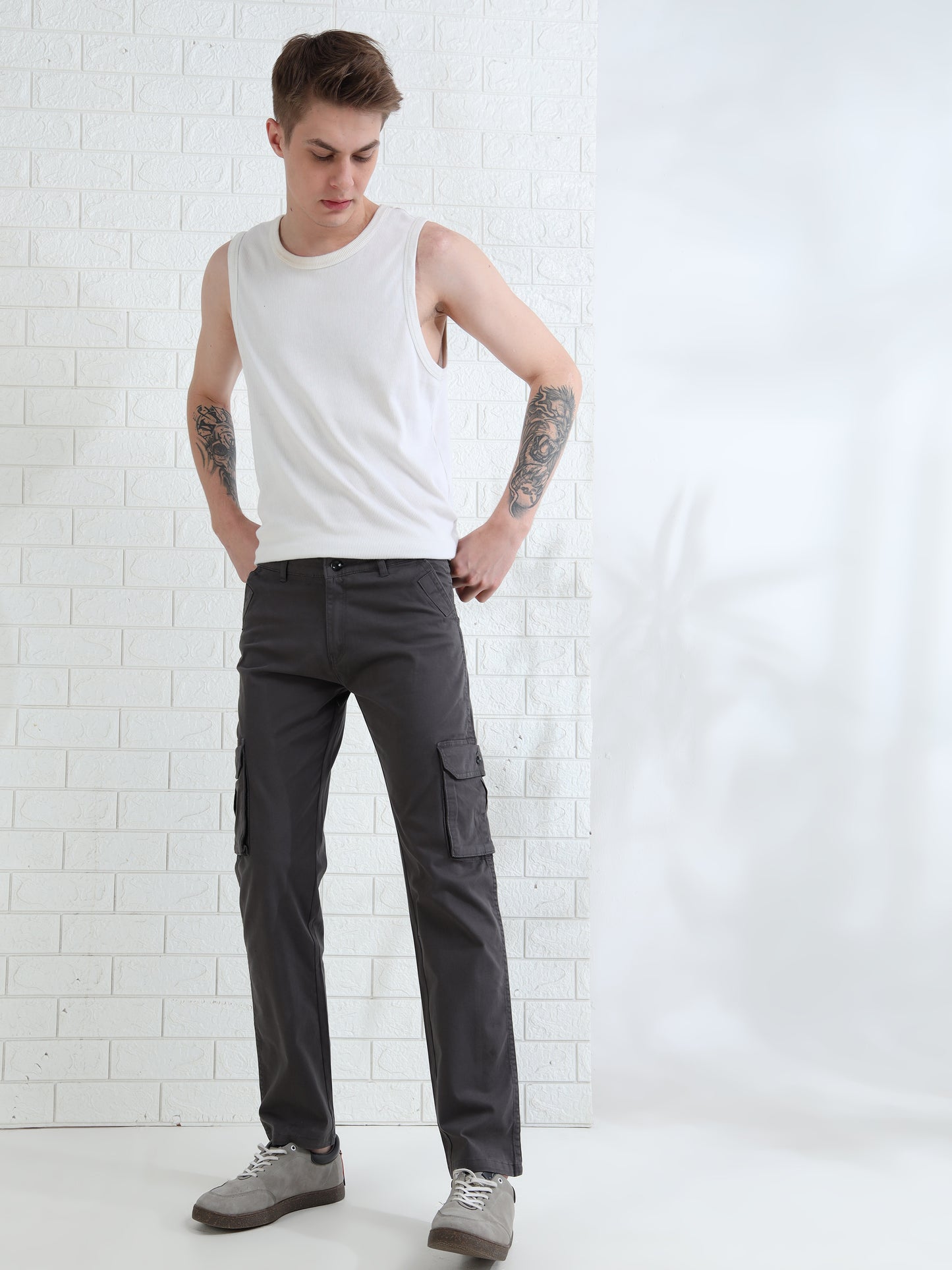 Utility style men's dark grey cargos