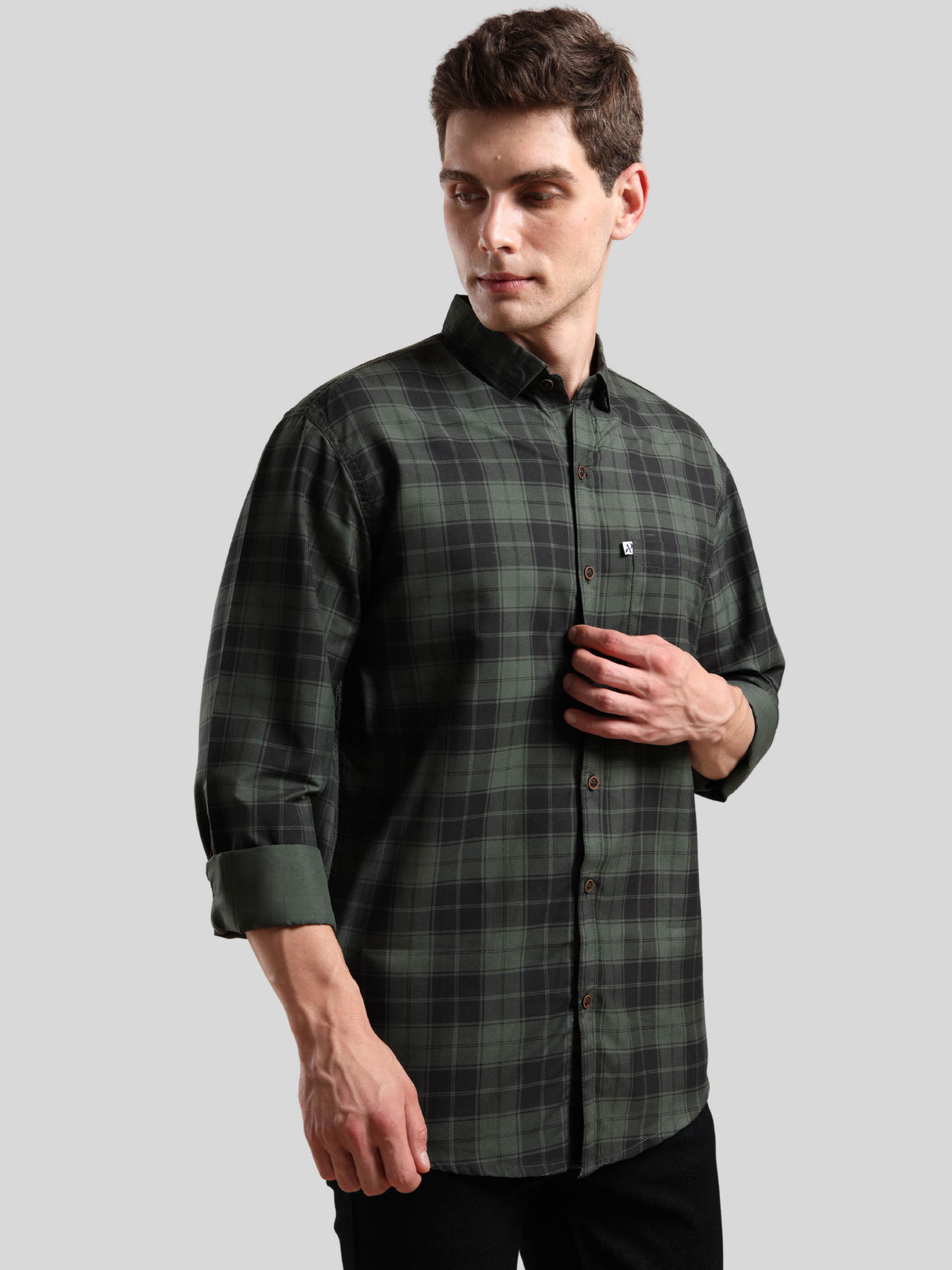 men, green checked shirt showing straight hem and relaxed fit