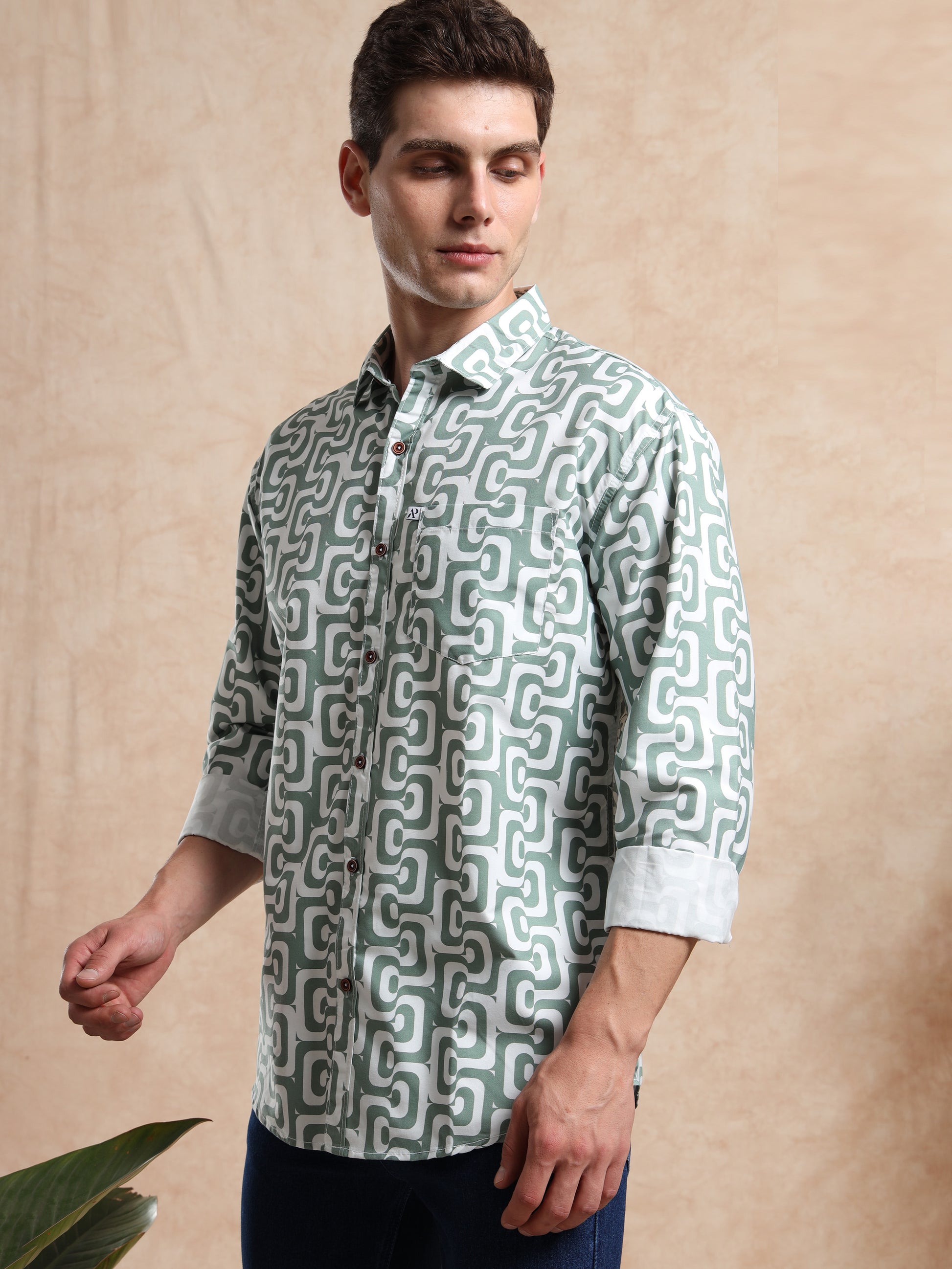 Slim-fit men, printed shirt in green and white design