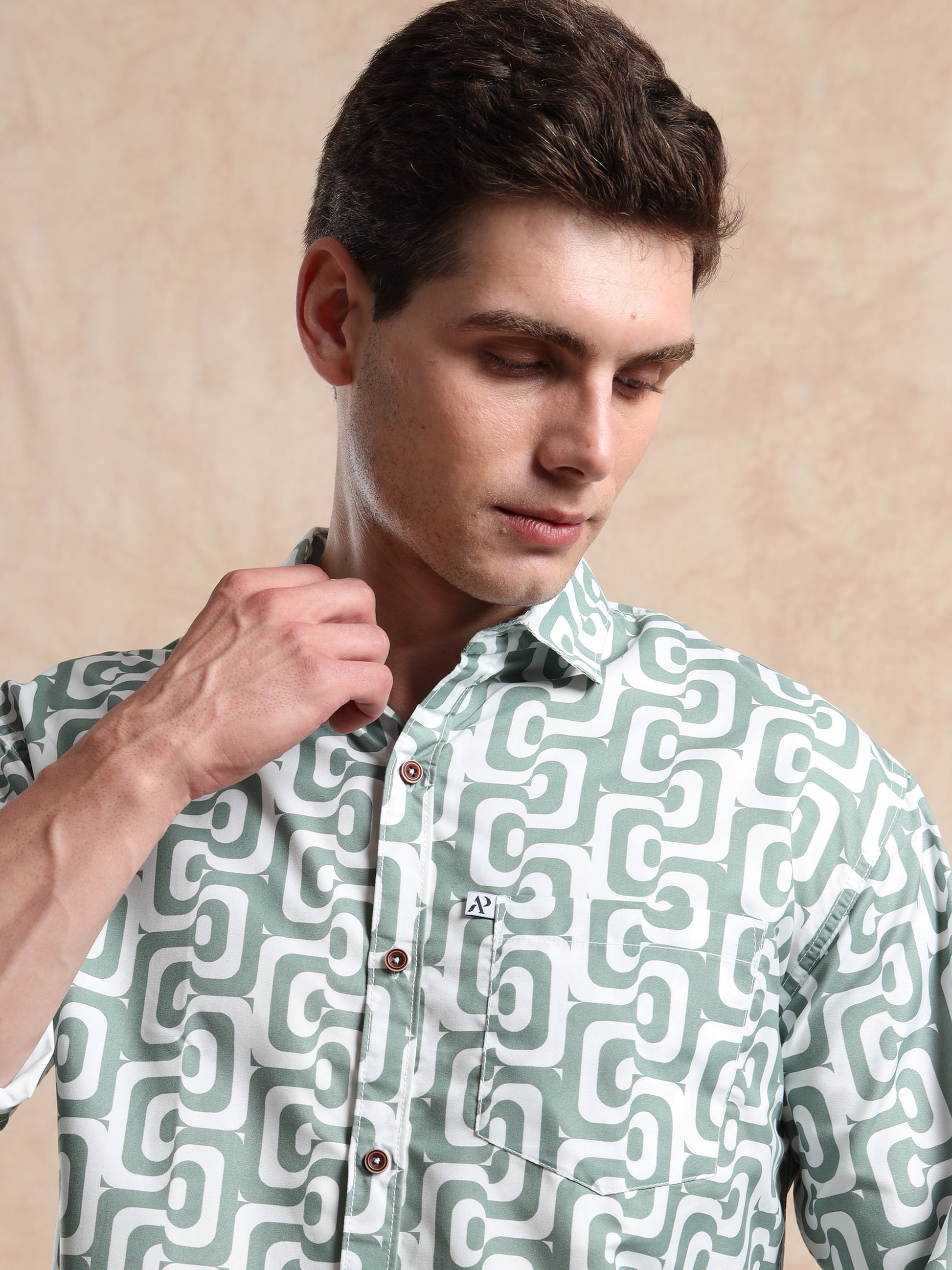 men, geometric printed shirt with button details and chest pocket.