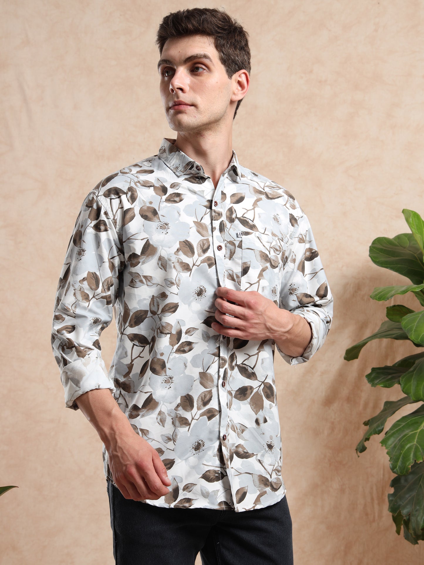 Men, Slim Fit Floral Printed Shirt in Ash Grey with Brown Leaf Pattern