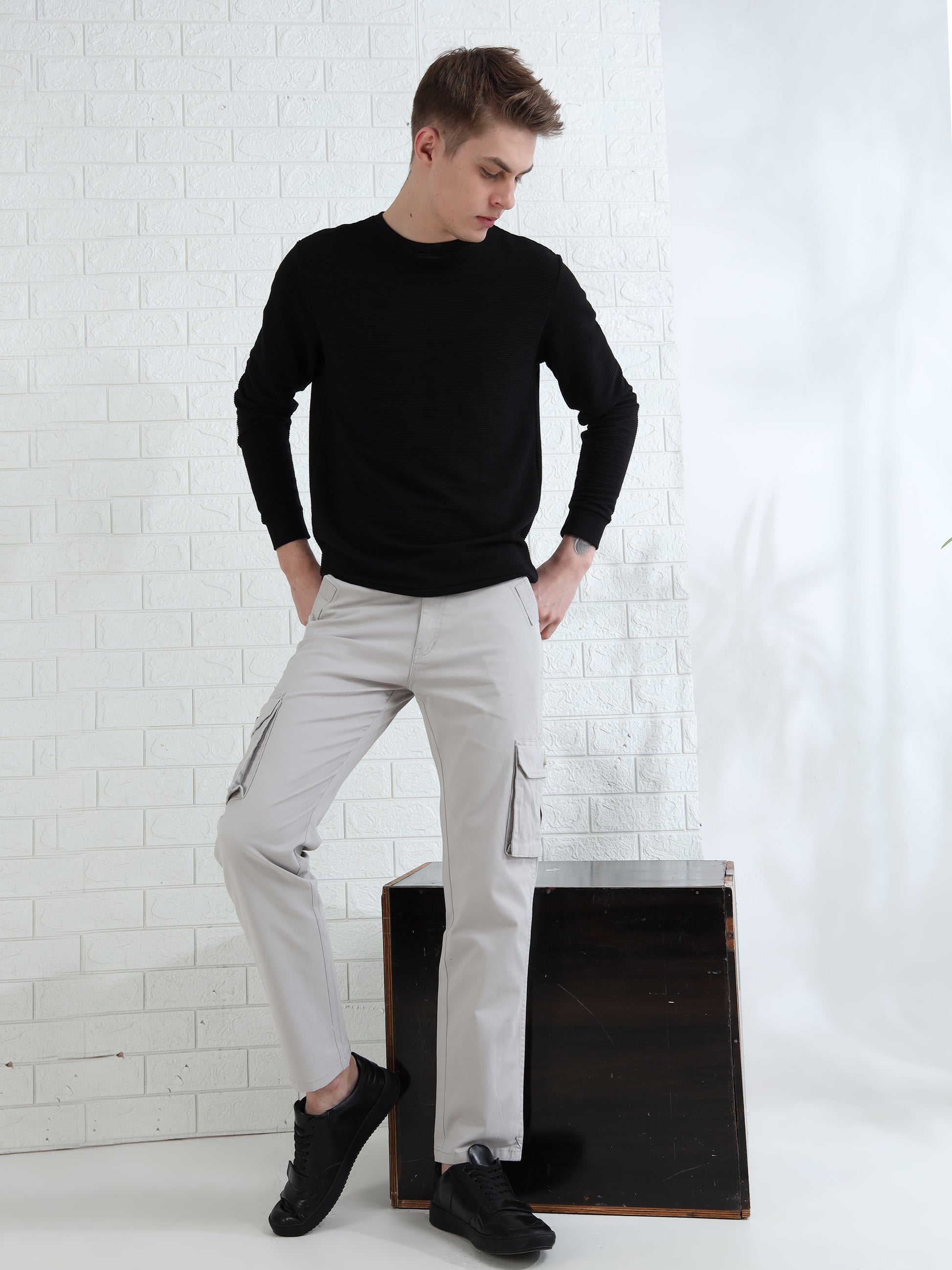 Stylish men's grey cargo trousers