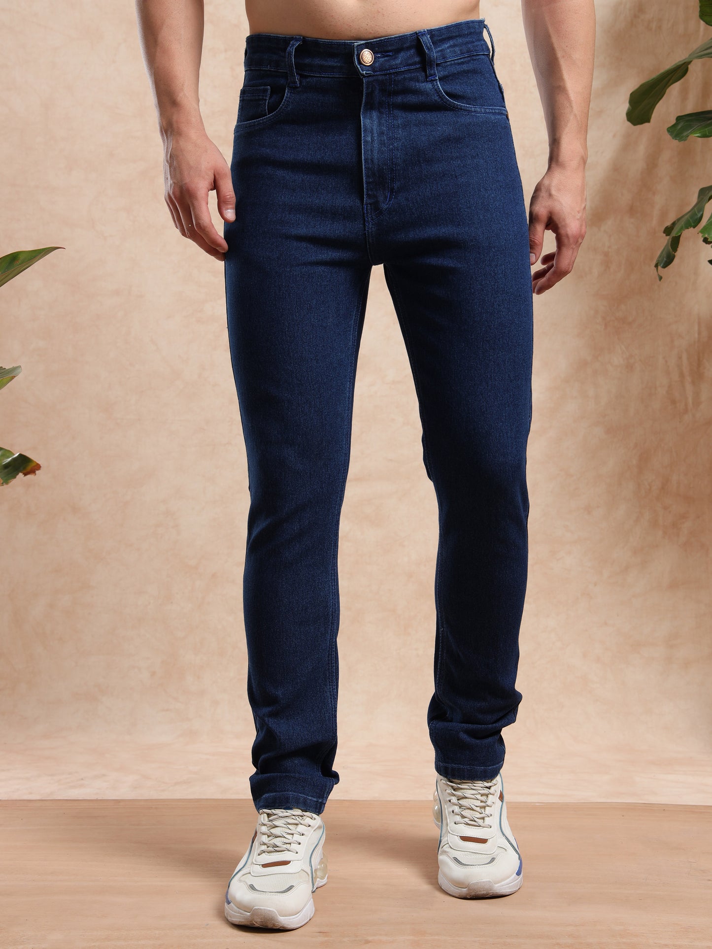 Dark blue slim fit jeans for men with button closure, everyday denim style