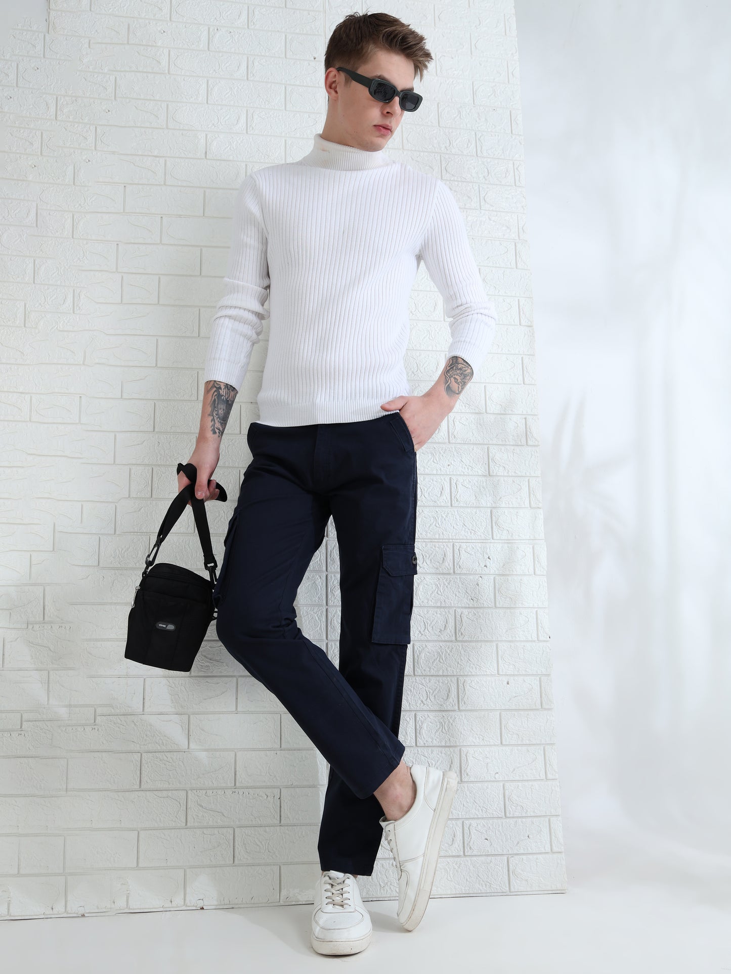 Men's modern cotton cargo pants in navy blue